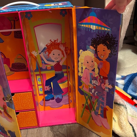 2002 Groovy Girls style wardrobe with storage and hangers - Picture 3 of 7